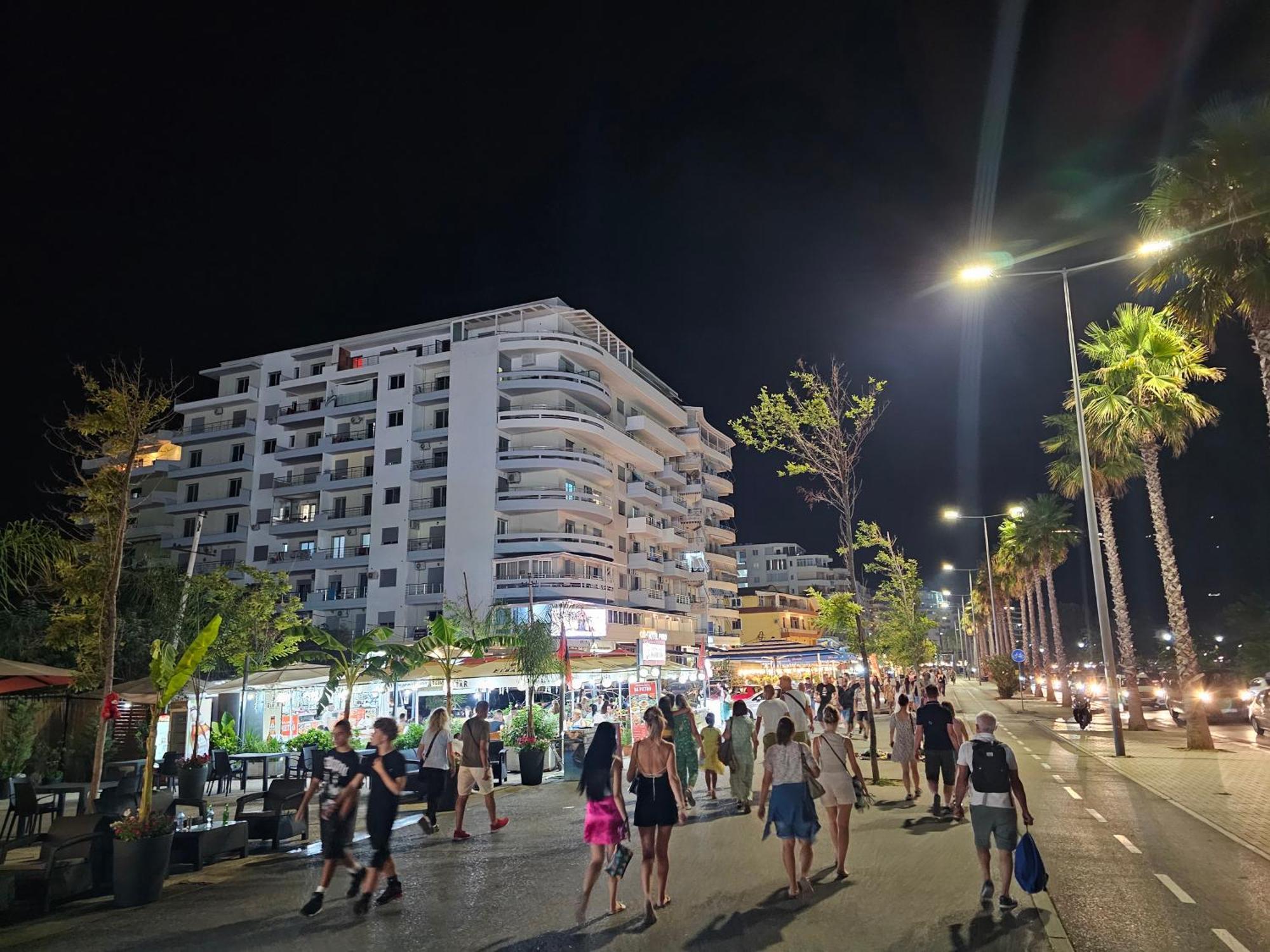Seascape Apartments Vlorë Exteriör bild